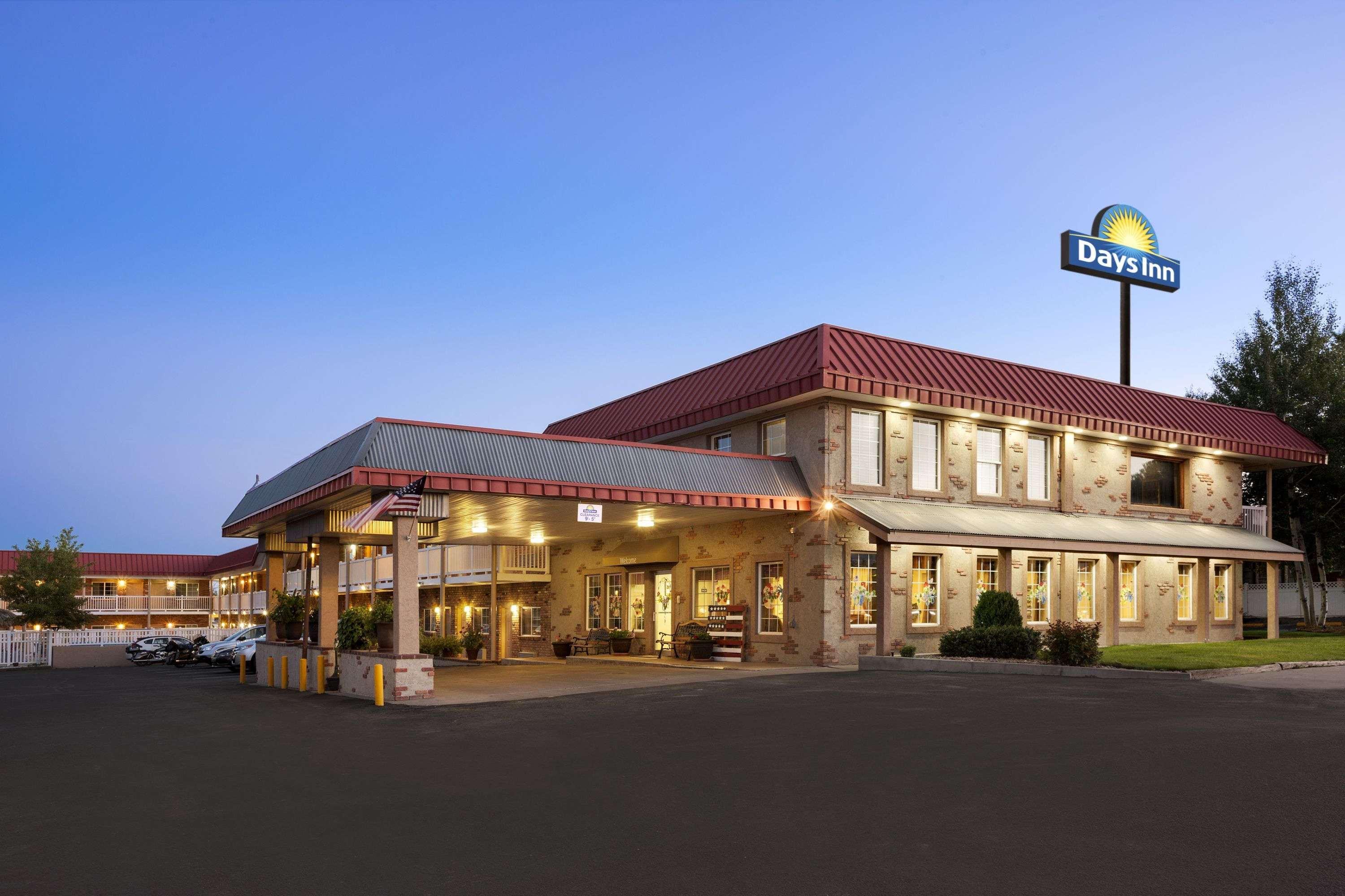 Days Inn By Wyndham Montrose Bagian luar foto